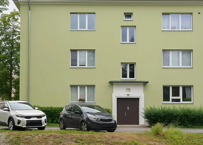 Near Border Crossing And College Apartment