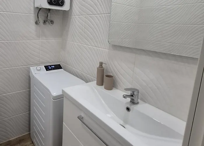 Near Border Crossing And College Narva